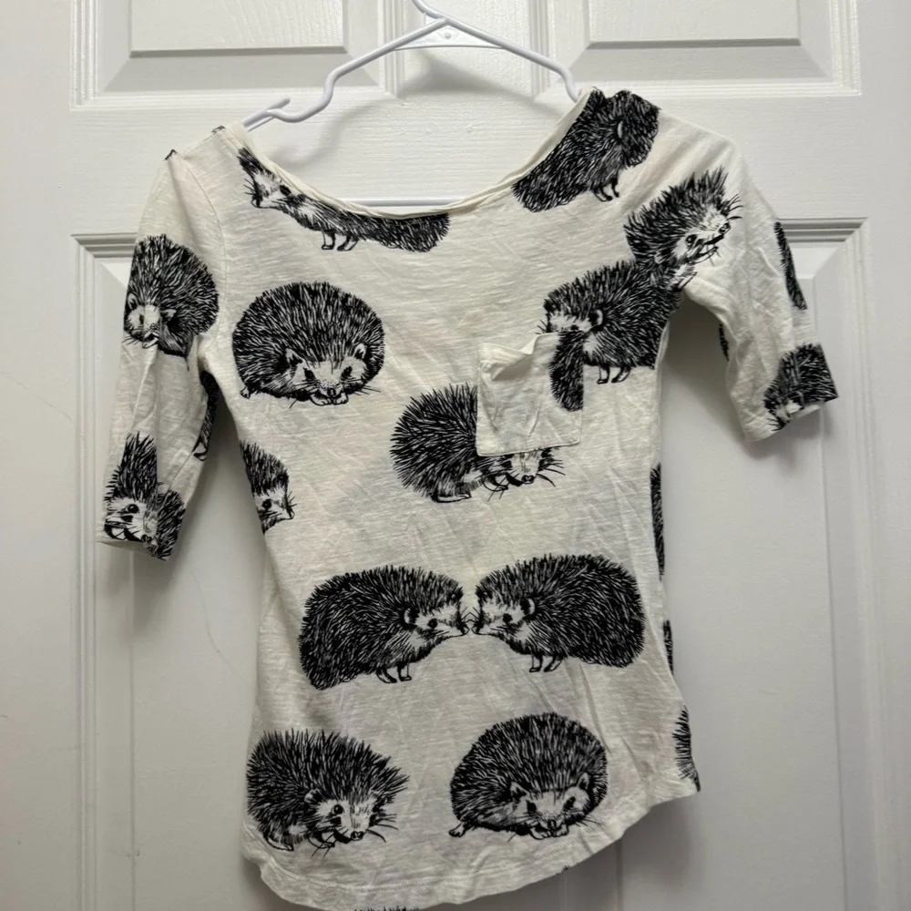Anthropologie White Tee with Hedgehog Design - Picture 8 of 12